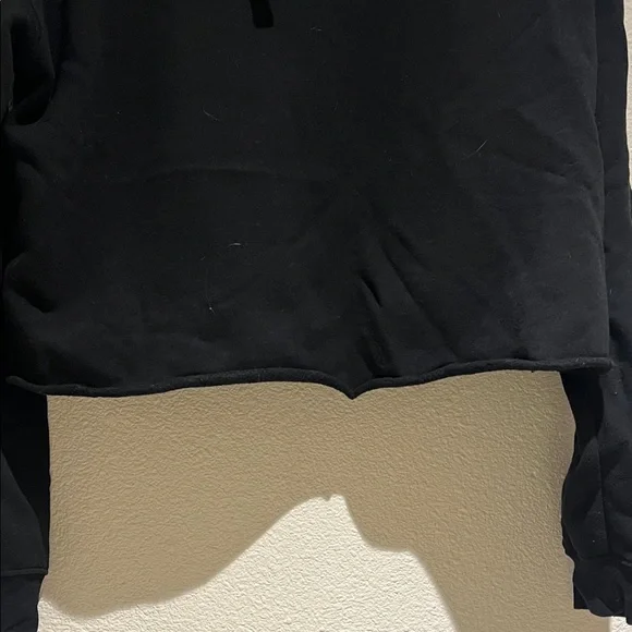 Fleo Black Cropped Hoodie - Picture 4 of 8